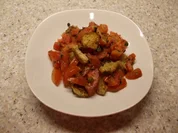 Brotsalat mit Tomaten und Kapern - Rezept