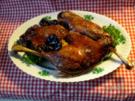 Gänsekeulen mit Plaumen und Äpfel - Rezept