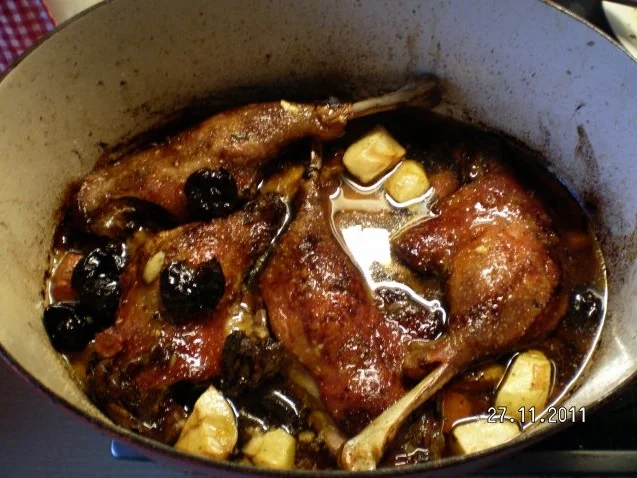 Gänsekeulen mit Plaumen und Äpfel - Rezept - Bild Nr. 2