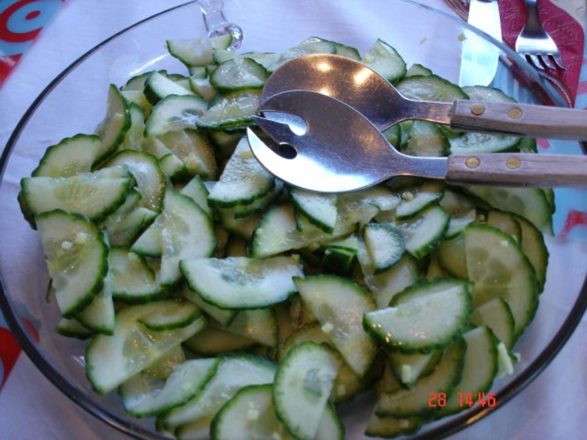 Gurkensalat süss-sauer - Rezept mit Bild - kochbar.de