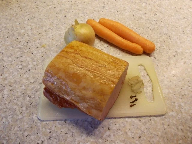 Kasseler mit Zwiebel-Karotten-Soße - Rezept - Bild Nr. 2