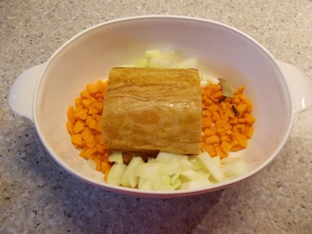 Kasseler mit Zwiebel-Karotten-Soße - Rezept - Bild Nr. 3