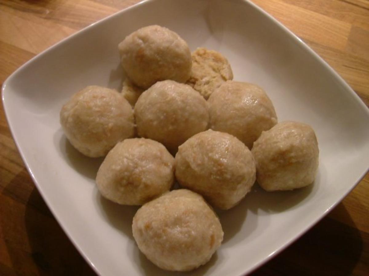 Semmelknödel ohne Ei - Rezept mit Bild - kochbar.de