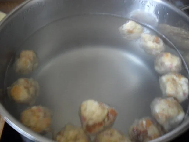 Rezept: Resteverwertung - Mini-Speckknödelchen Bild Nr. 2 Resteverwertung - Mini-Speckknödelchen - Rezept - Bild Nr. 2