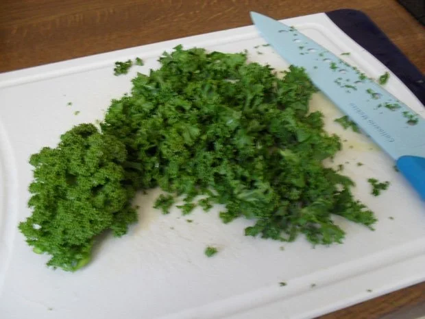 Rezept: Grünkohlsuppe mit gerauchtem Bauch und Mini-Speckknödelchen Bild Nr. 2 Grünkohlsuppe mit gerauchtem Bauch und Mini-Speckknödelchen - Rezept - Bild Nr. 2