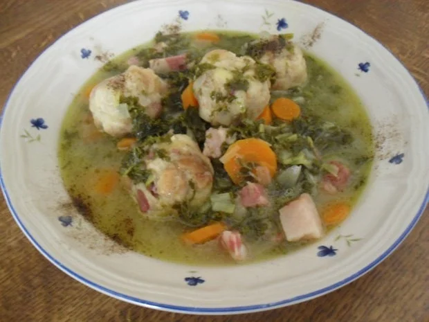 Rezept: Grünkohlsuppe mit gerauchtem Bauch und Mini-Speckknödelchen Bild Nr. 7 Grünkohlsuppe mit gerauchtem Bauch und Mini-Speckknödelchen - Rezept - Bild Nr. 7