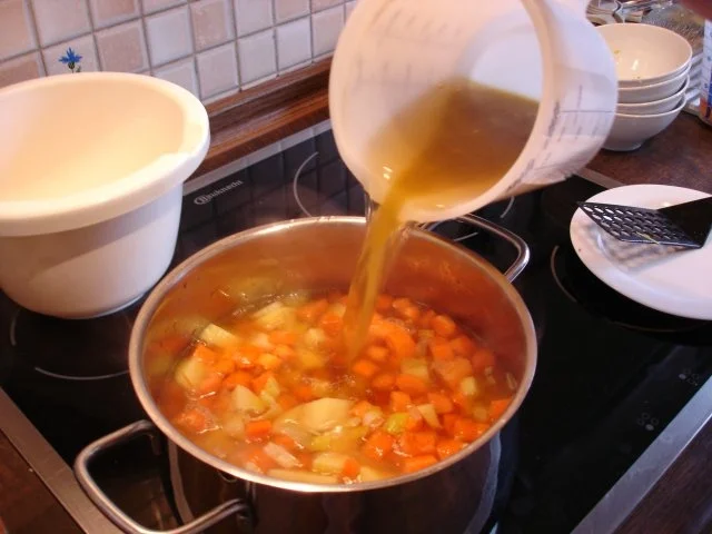 Rezept: Kartoffelsuppe à la Papa Bild Nr. 6 Kartoffelsuppe à la Papa - Rezept - Bild Nr. 6