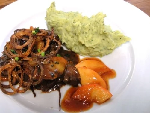 Hühnerleber mit Apfel-Quitte-Spalten und Fenchel-Kartoffelpürrée - Rezept - Bild Nr. 10