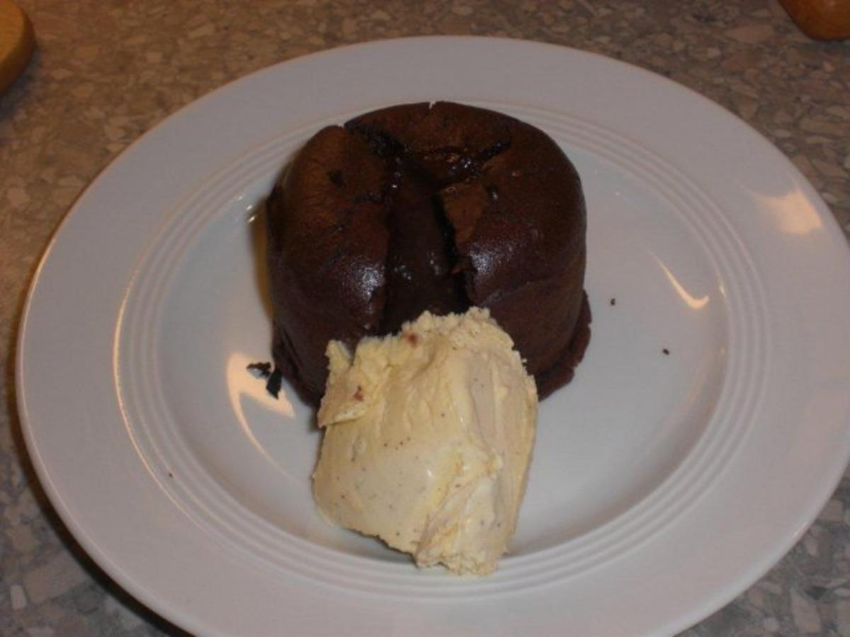 Schokoladensoufflee mit Schokolade und Eigelb - Rezept mit Bild ...