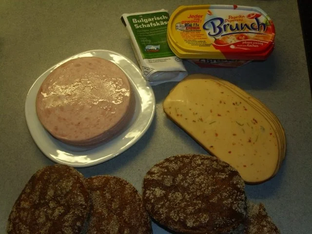 Rezept: Vollkornbrötchen mit Räucherkäse überbacken Bild Nr. 2 Vollkornbrötchen mit Räucherkäse überbacken - Rezept - Bild Nr. 2