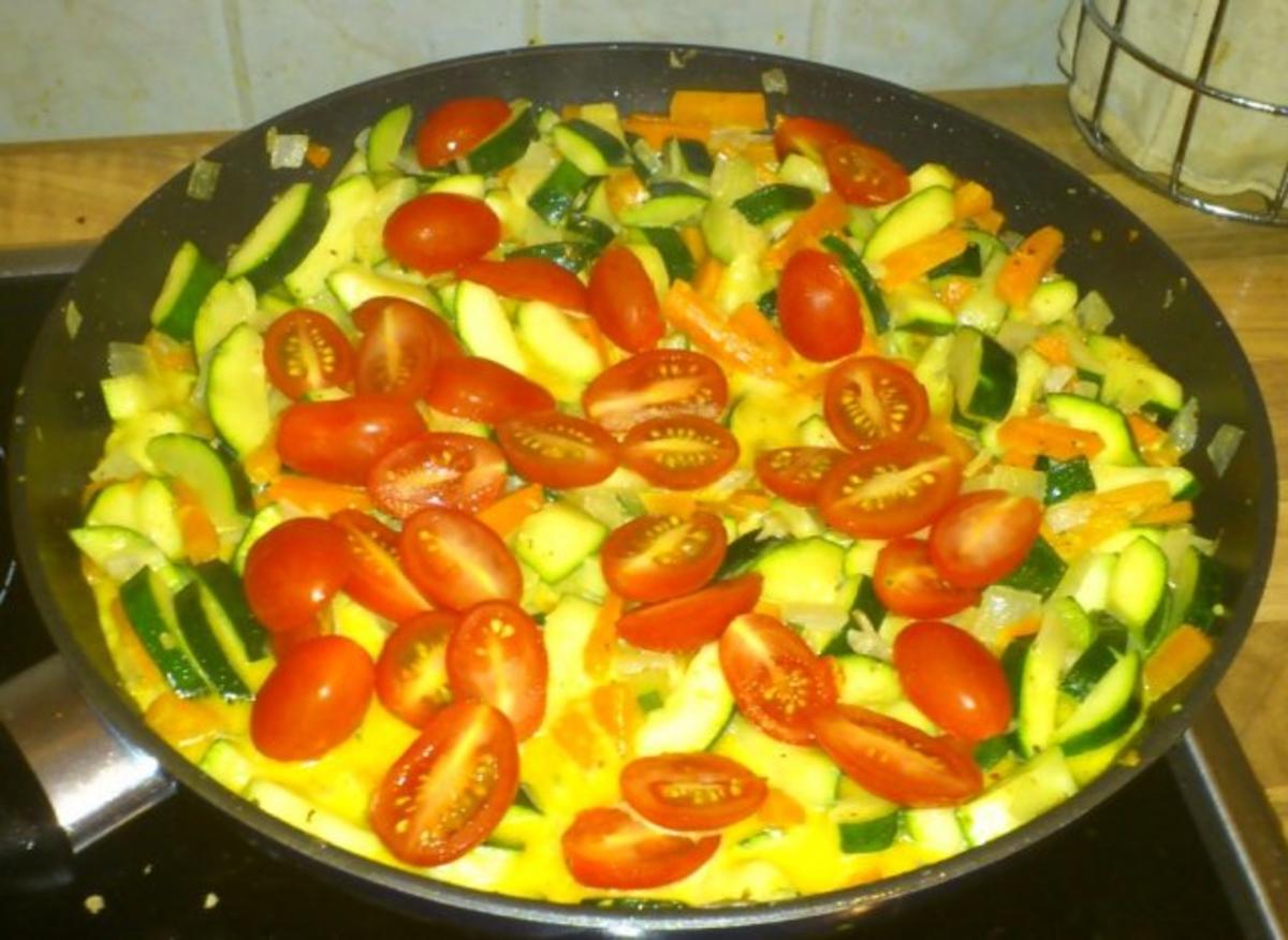 Indisches Hühnchen mit Zucchini (-Kürbis)-Gemüse - Rezept - Bild Nr. 2