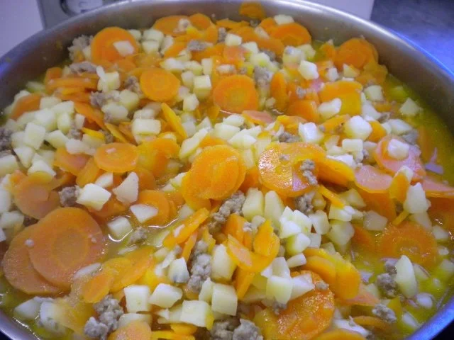 Möhreneintopf mit Kartoffeln und Bratwurstbrät - Rezept - Bild Nr. 10