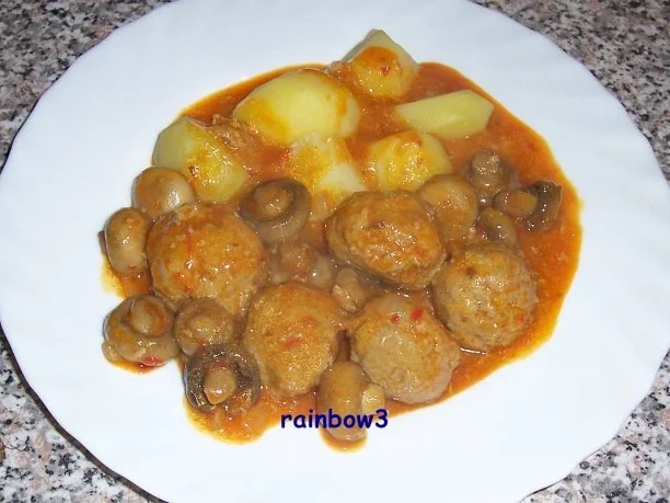 Rezept: Kochen: Hackbällchen in Champignon-Paprika-Sauce Kochen: Hackbällchen in Champignon-Paprika-Sauce - Rezept