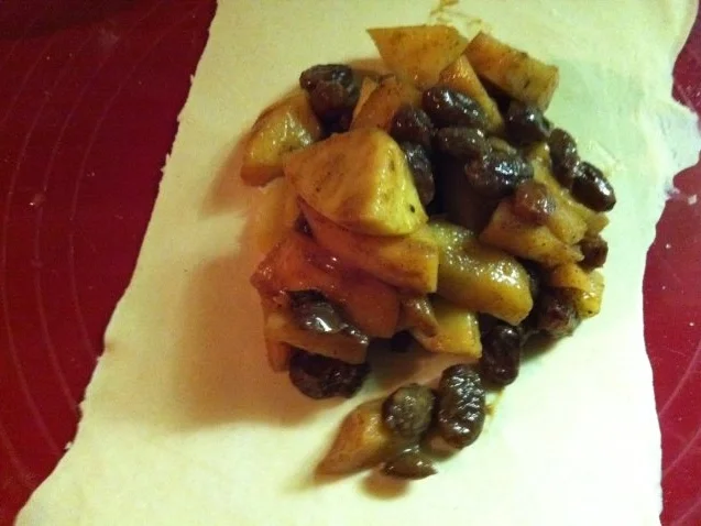 Rezept: Bratapfel im Mäntelchen.. mit Rotweinrosinen und Schoko –Zimt-Zucker Bild Nr. 9 Bratapfel im Mäntelchen.. mit Rotweinrosinen und Schoko –Zimt-Zucker - Rezept - Bild Nr. 9