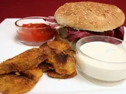 Rezept: Vegetarischer Burger mit Kartoffelecken und zweierlei Dips Vegetarischer Burger mit Kartoffelecken und zweierlei Dips - Rezept