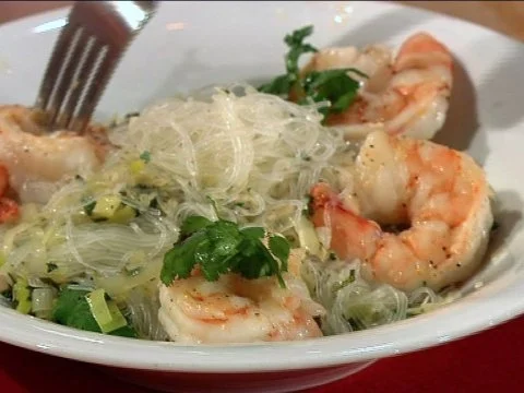 Warmer Glasnudelsalat mit Garnelen (Frauen) - Rezept