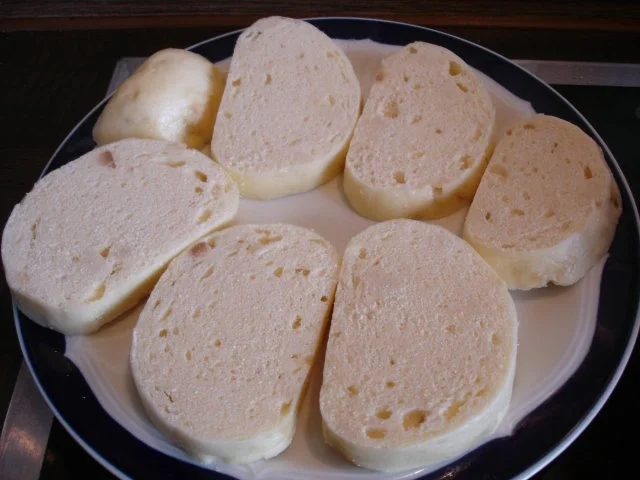 Zwiebelrostbraten mit Rotkohl und Semmelknödel und/oder bömischen Knödel - Rezept - Bild Nr. 23