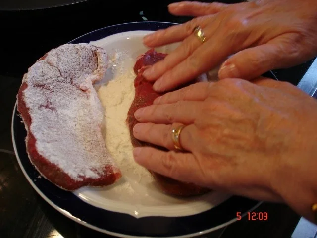 Zwiebelrostbraten mit Rotkohl und Semmelknödel und/oder bömischen Knödel - Rezept - Bild Nr. 8