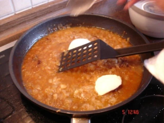 Zwiebelrostbraten mit Rotkohl und Semmelknödel und/oder bömischen Knödel - Rezept - Bild Nr. 17