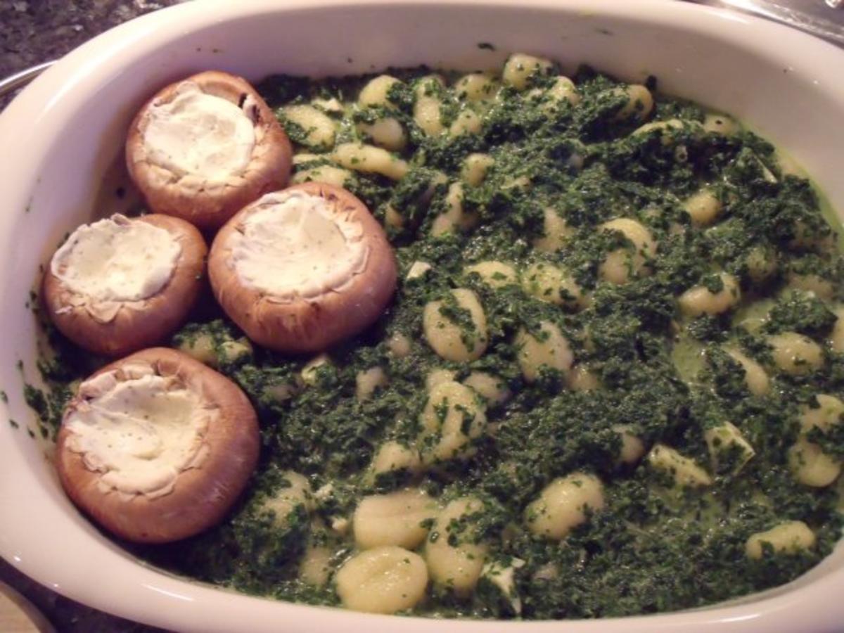 Gnocchi-Spinat-Auflauf mit gefüllten Pilzen - Rezept - Bild Nr. 3