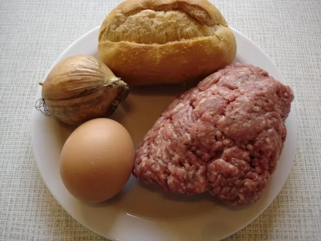 Gefüllte Brustspitze mit Knödel, Gemüse und Sauce - Rezept - Bild Nr. 3