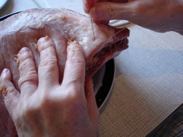 Gefüllte Brustspitze mit Knödel, Gemüse und Sauce - Rezept - Bild Nr. 9