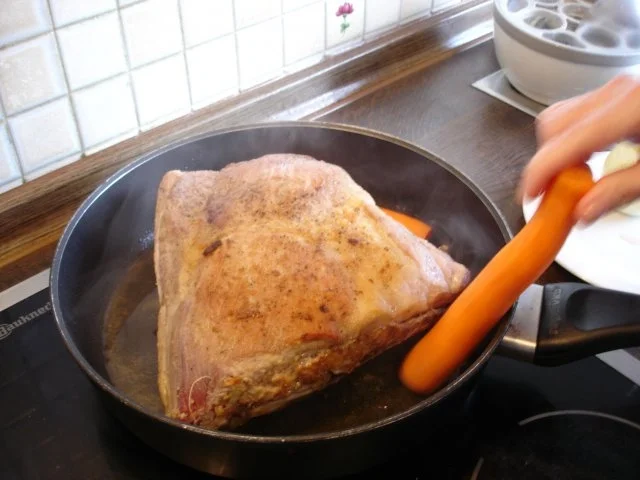 Gefüllte Brustspitze mit Knödel, Gemüse und Sauce - Rezept - Bild Nr. 15