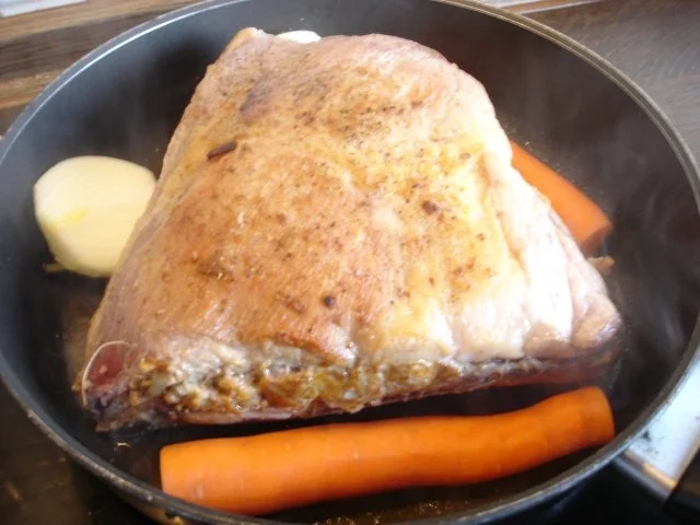 Gefüllte Brustspitze mit Knödel, Gemüse und Sauce - Rezept - Bild Nr. 16