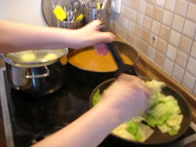 Gefüllte Brustspitze mit Knödel, Gemüse und Sauce - Rezept - Bild Nr. 28