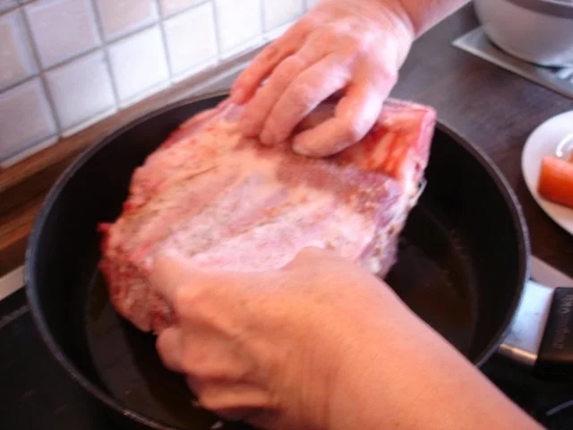 Gefüllte Brustspitze mit Knödel, Gemüse und Sauce - Rezept - Bild Nr. 13