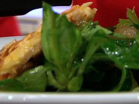 Geräucherte Forelle mit Mandelhaube, Feldsalat und Pfeffermelone (Frauen) - Rezept