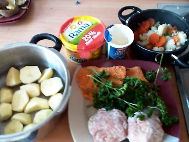 Rezept: Resteessen :Cordon Bleu und Frikadellen mit buntem Gemüse Bild Nr. 3 Resteessen :Cordon Bleu und Frikadellen mit buntem Gemüse - Rezept - Bild Nr. 3