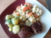 Rezept: Resteessen :Cordon Bleu und Frikadellen mit buntem Gemรผse Resteessen :Cordon Bleu und Frikadellen mit buntem Gemรผse - Rezept