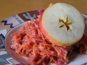 Apfel - Möhren Salat mit Holundersaft Dressing - Rezept