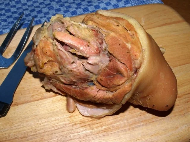 Rezept: Kölsche Ähzezupp met Hämche un Woosch (Erbsensuppe mit Eisbein & Wursteinlage) Bild Nr. 2 Kölsche Ähzezupp met Hämche un Woosch (Erbsensuppe mit Eisbein & Wursteinlage) - Rezept - Bild Nr. 2