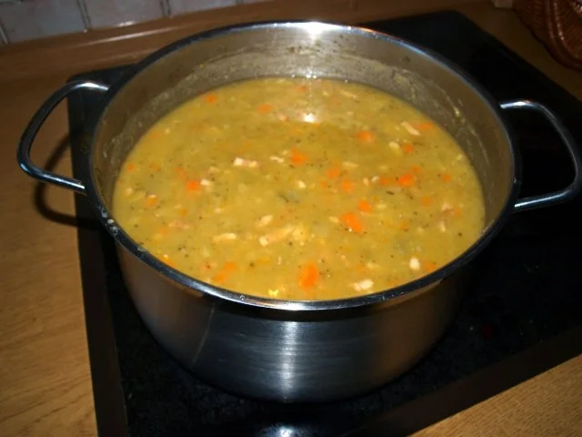 Rezept: Kölsche Ähzezupp met Hämche un Woosch (Erbsensuppe mit Eisbein & Wursteinlage) Bild Nr. 3 Kölsche Ähzezupp met Hämche un Woosch (Erbsensuppe mit Eisbein & Wursteinlage) - Rezept - Bild Nr. 3