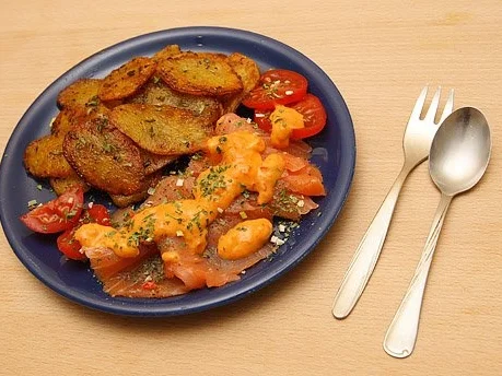 Räucherlachs mit Frischkäse-Senf-Soße - Rezept