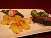 Rinderfilet mit Herzoginkartoffeln, Brokkoli, Bohnen im Speckmantel und Feige - Rezept