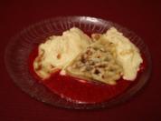 Schokoladen-Puffreis-Waffel-Lasagne mit Mascarpone-Marzipancrème auf Himbeerspiegel - Rezept