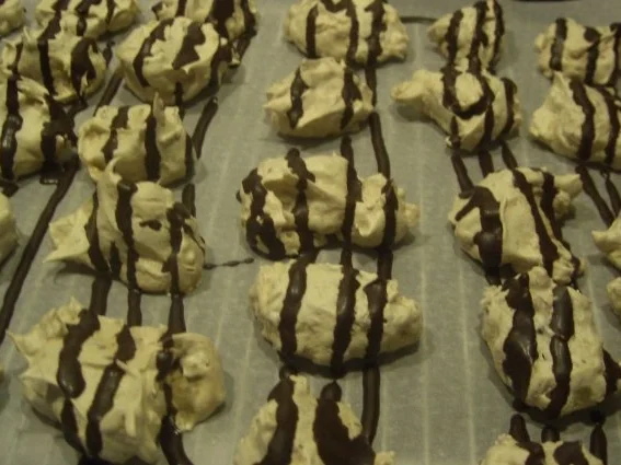 Schneewölkchen mit Schokostreifen..... - Rezept - Bild Nr. 3
