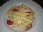 Penne lauwarm mit Tomaten und Mozzarella - Rezept