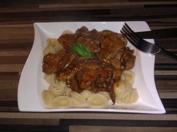 Schweinegeschnetzeltes in Rotweinsauce - Rezept