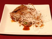 Rinderfiletröllchen mit Ingwer-Knoblauch-Vinaigrette - Rezept