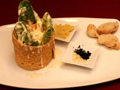 Caesar Salad à la Dubai mit Chilibrot und Orangen-Meerrettichbutter - Rezept