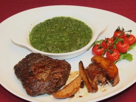 Rezept: Rinderfilet mit Blattspinat und Coke-Potatoes Rinderfilet mit Blattspinat und Coke-Potatoes - Rezept