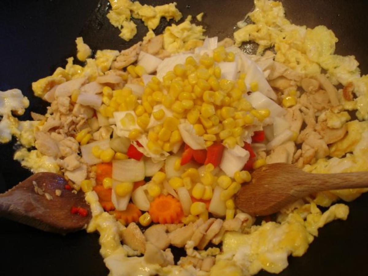 Chinesischer Bratreis mit Ei, Hühnerfleisch und Gemüse - Rezept - Bild Nr. 9