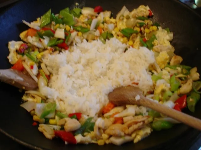 Chinesischer Bratreis mit Ei, Hühnerfleisch und Gemüse - Rezept - Bild Nr. 14