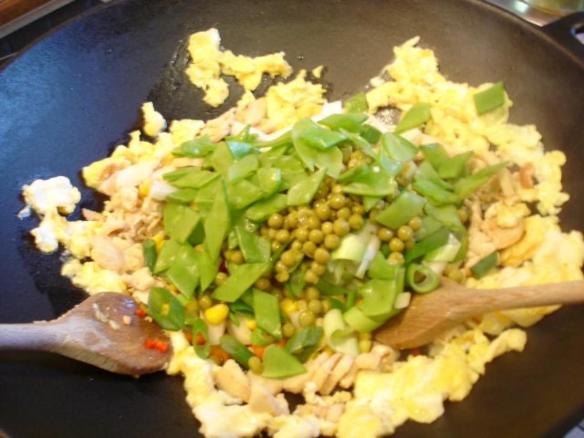 Chinesischer Bratreis mit Ei, Hühnerfleisch und Gemüse - Rezept - Bild Nr. 12