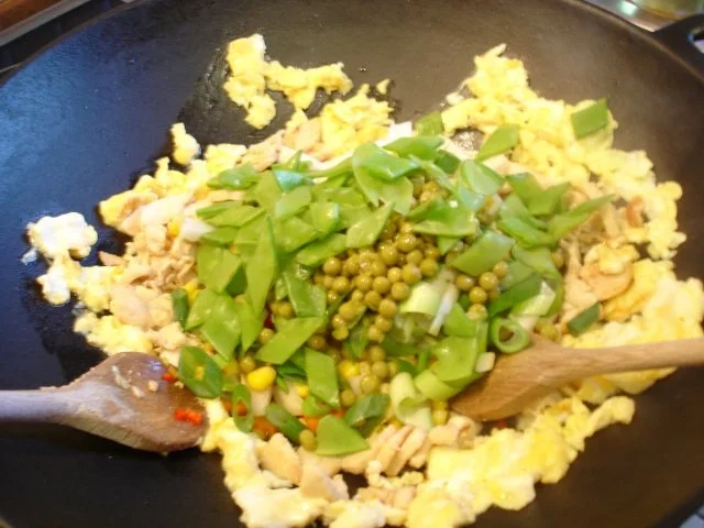 Chinesischer Bratreis mit Ei, Hühnerfleisch und Gemüse - Rezept - Bild Nr. 12
