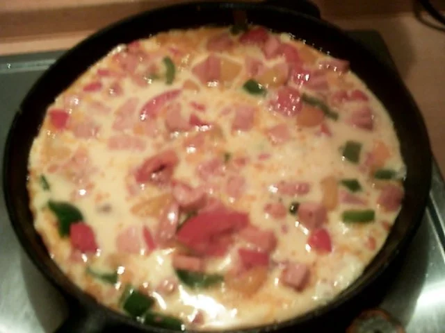 Buntes Rührei mit Parmesan - Rezept